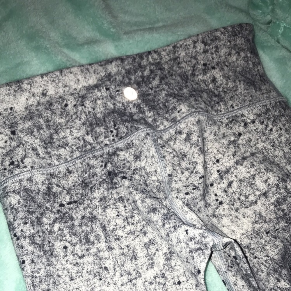 Black and Gray Wunder Under Lululemon size 4💞
